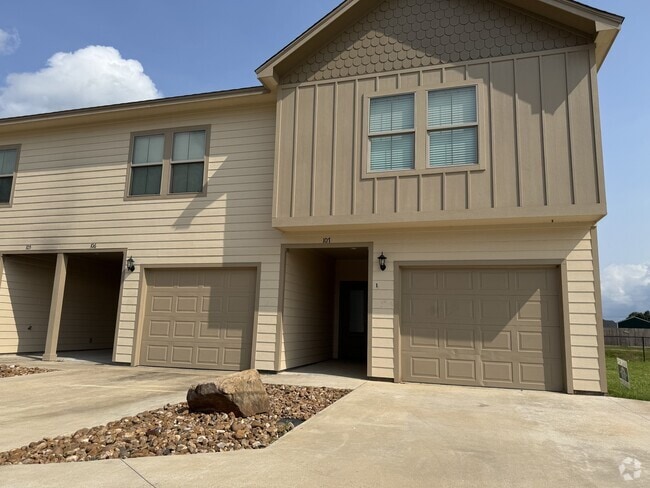 Building Photo - 5670 Shadowbend Cir N Rental