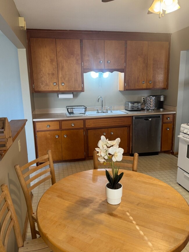 Photo - 1214-43 1/2 43 1/2 Ave NE Unit 1214