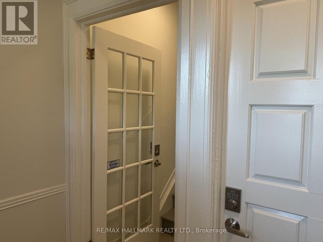 Photo - 553 Broadview Ave Unit Upper