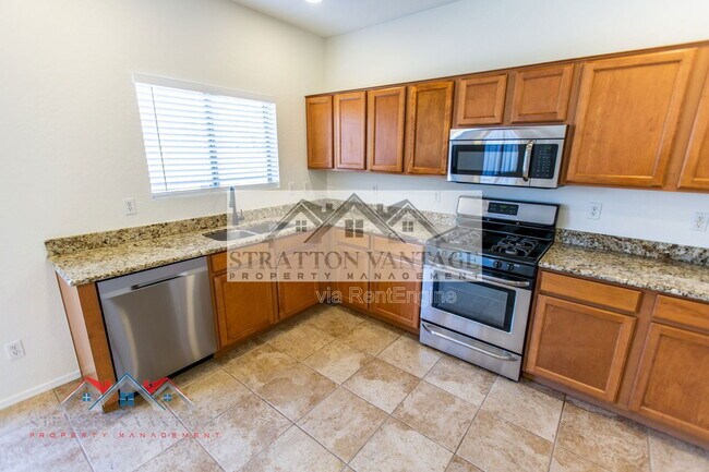 Photo - 484 E Cheyenne Rd