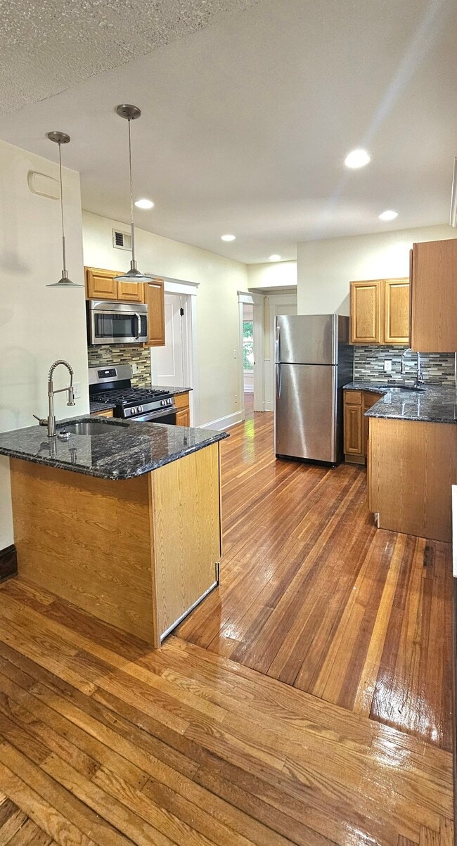 Building Photo - 254 Goffe Terrace