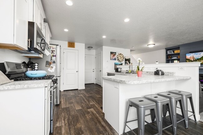 318 Wren Hill Ln