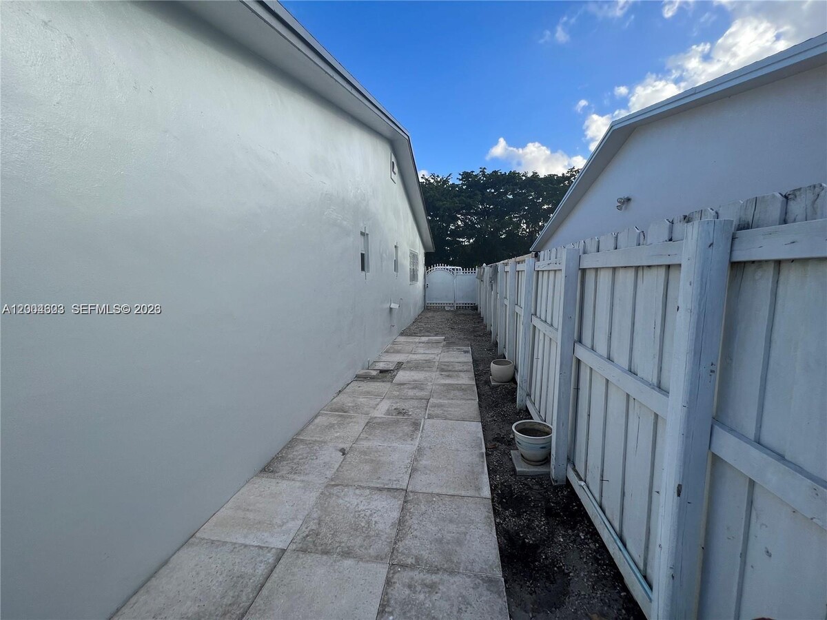 Photo - 15 SE 13th St Unit 17