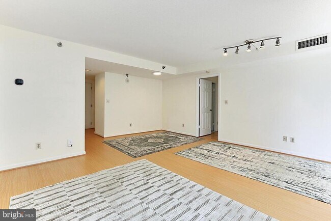 Photo - 2400 Clarendon Blvd Unidad 406