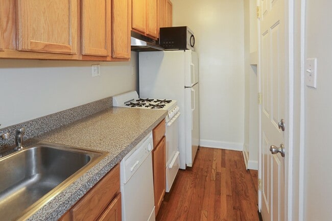 Building Photo - 3915 N Pine Grove Ave Unit 3W