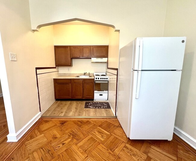 Building Photo - 6201 N 16th St Unit 2F Rental