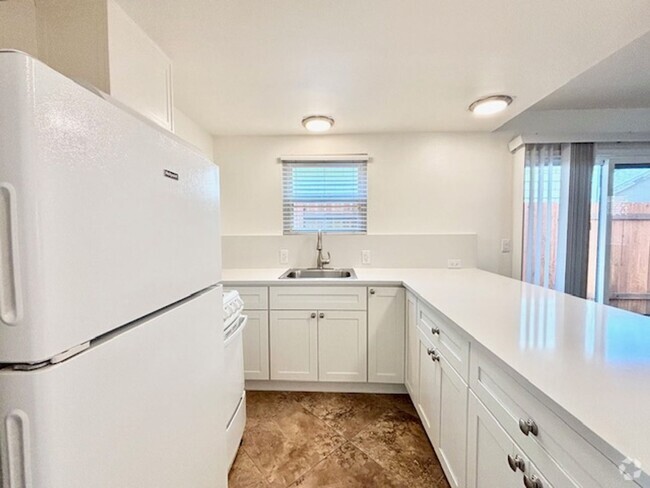 Building Photo - Oxnard | Silver Strand | 1 bed + 1 bath | ... Rental