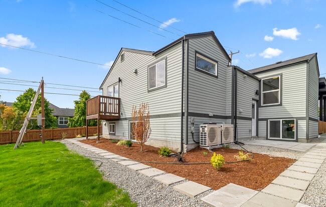 Building Photo - 5655 31st Ave SW Unit A