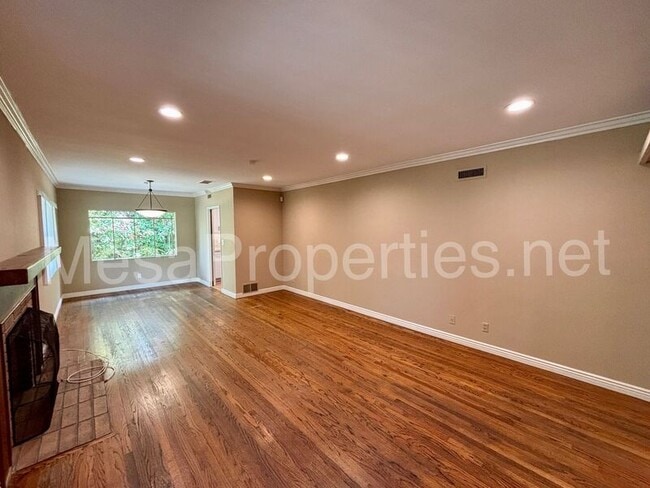 Photo - 1480 N Mills Ave