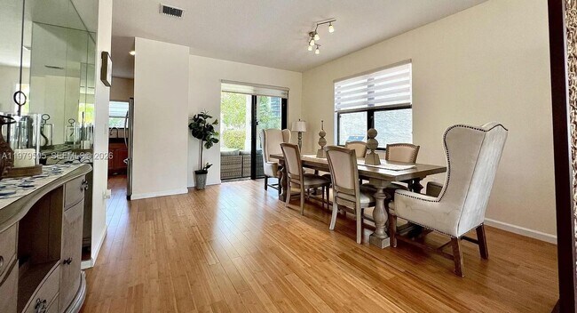 Photo - 965 NE 193rd Terrace