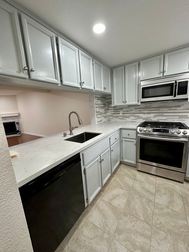 Photo - Spacious 3 Bed 2.5 Bath in Newark!