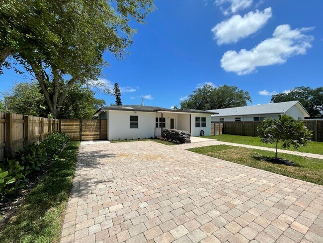 Building Photo - 1564 SW 28th Terrace Rental