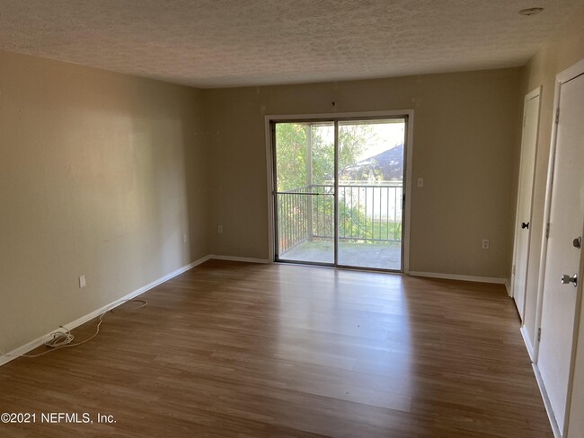 Photo - 1950 Paine Ave