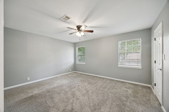 Photo - 553 Cane River Ln