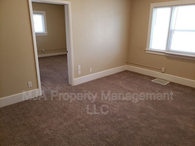 Photo - 970 W Center St