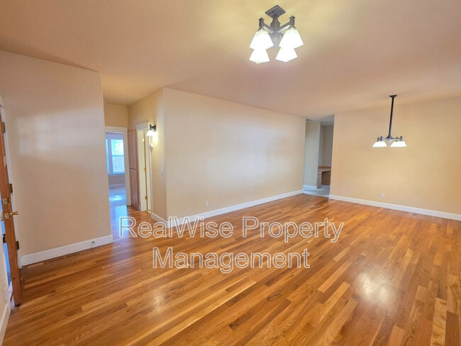 Photo - 2423 NW Awbrey Rd