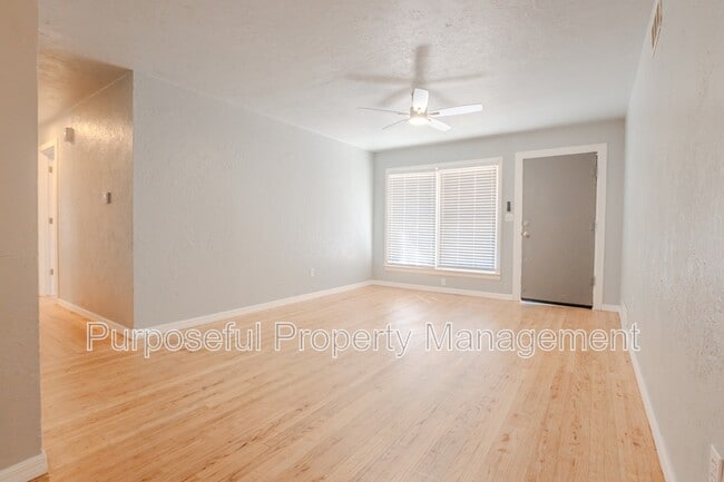 Photo - 4712 N Sterling Ave