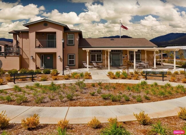 Emerald Pointe Apartments