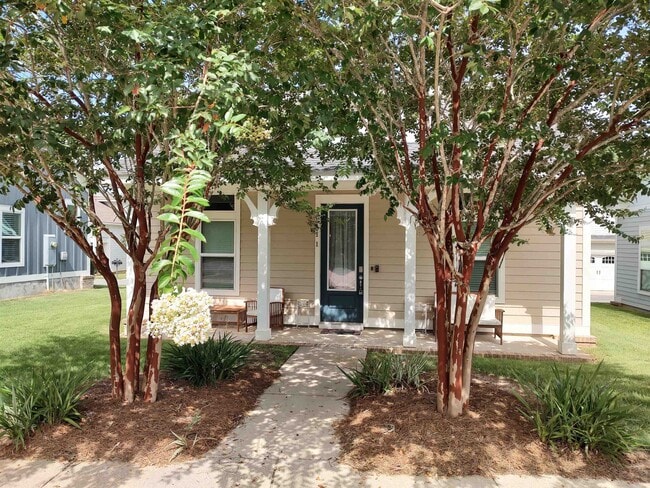 Photo - 3561 Esplanade Way