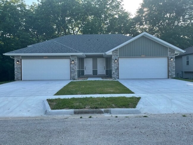 Building Photo - Coming Available Soon!! Rental