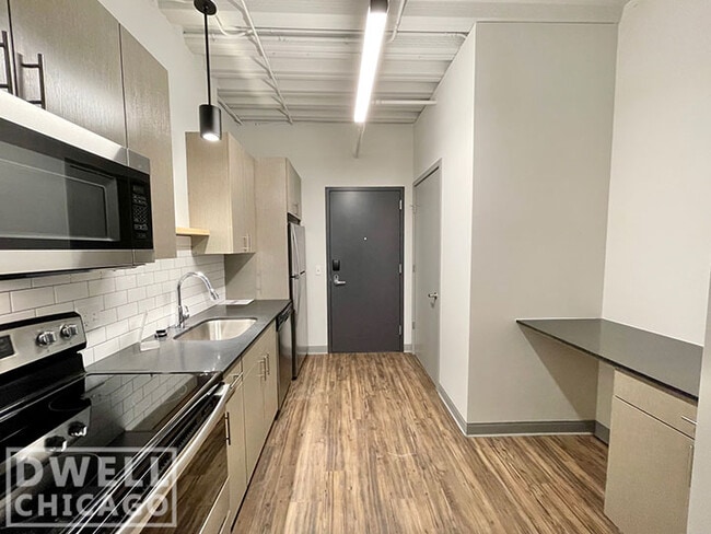 Photo - 951 W Dakin St