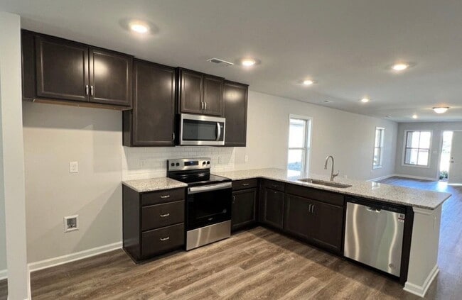 Photo - 27982 Chalmers Cir
