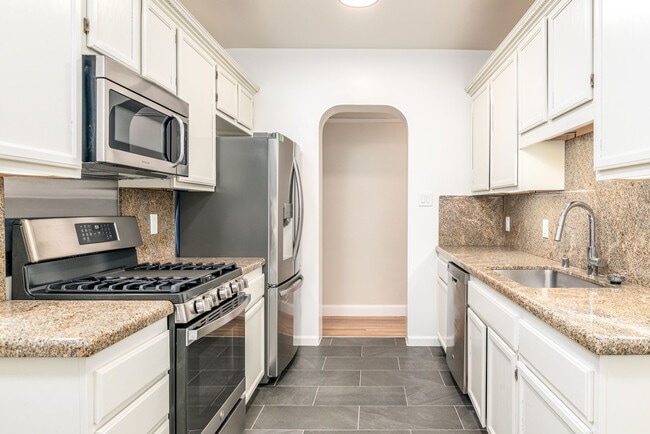 Photo - 2275 Broadway