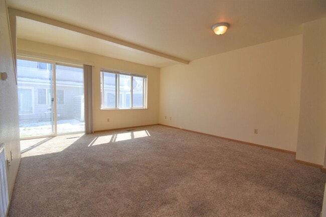 Photo - Townhouse style 2bed 1.5bath with attached garage Unidad B