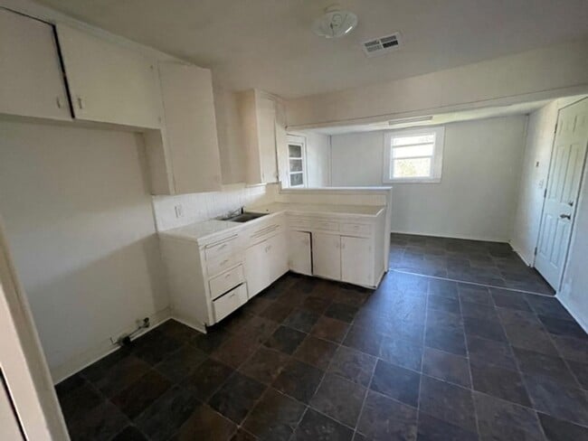 Photo - 2212 Jane St