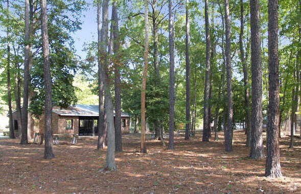 Picnic Area - Morningside Apartments