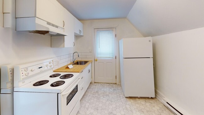 Building Photo - 409 Robinson St