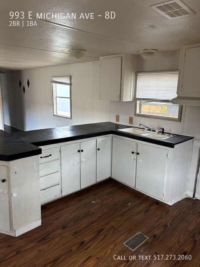 Photo - 993 E Michigan Ave