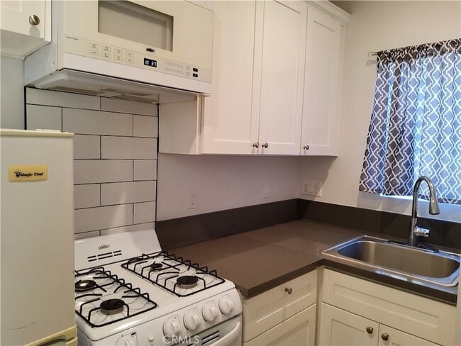 Photo - 10710 Helendale Ave