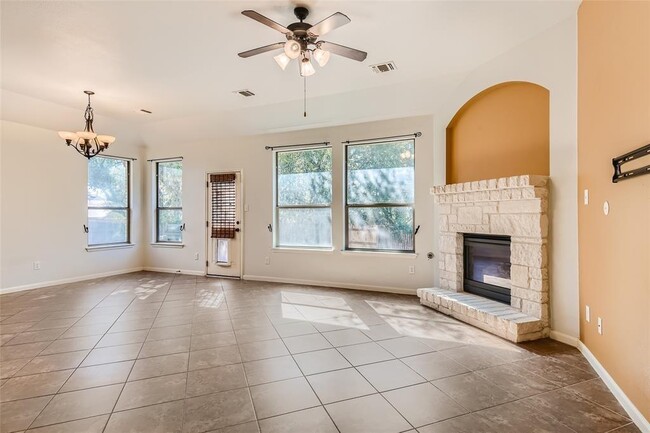 Photo - 290 Maeves Way