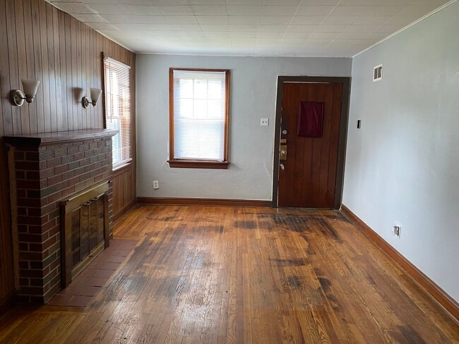 Photo - 226 Henquin Dr