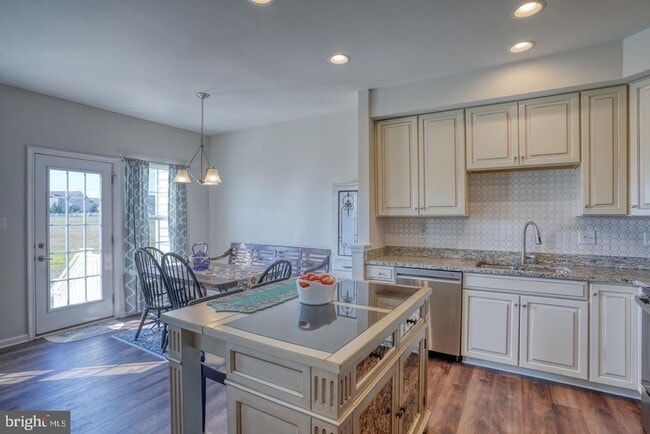 Photo - 414 Goodwick Dr