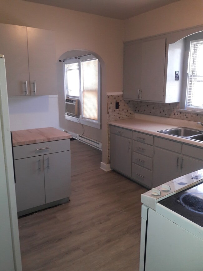 Photo - 402 Henry St