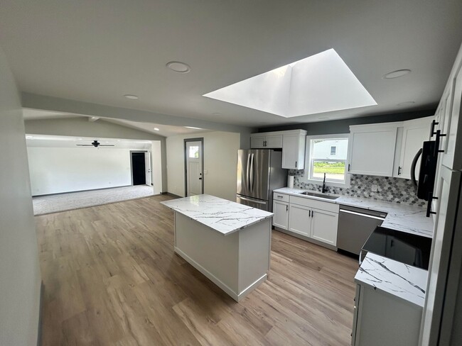 Photo - 701 N 85th St