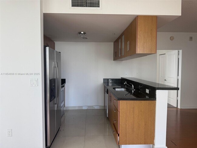 Photo - 601 NE 23rd St Unidad 1402