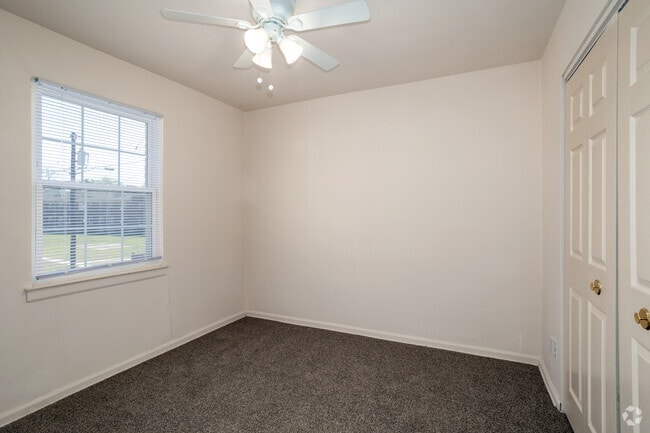 2BR, 2BA - 1,026SF - Townhome - Second Bedroom