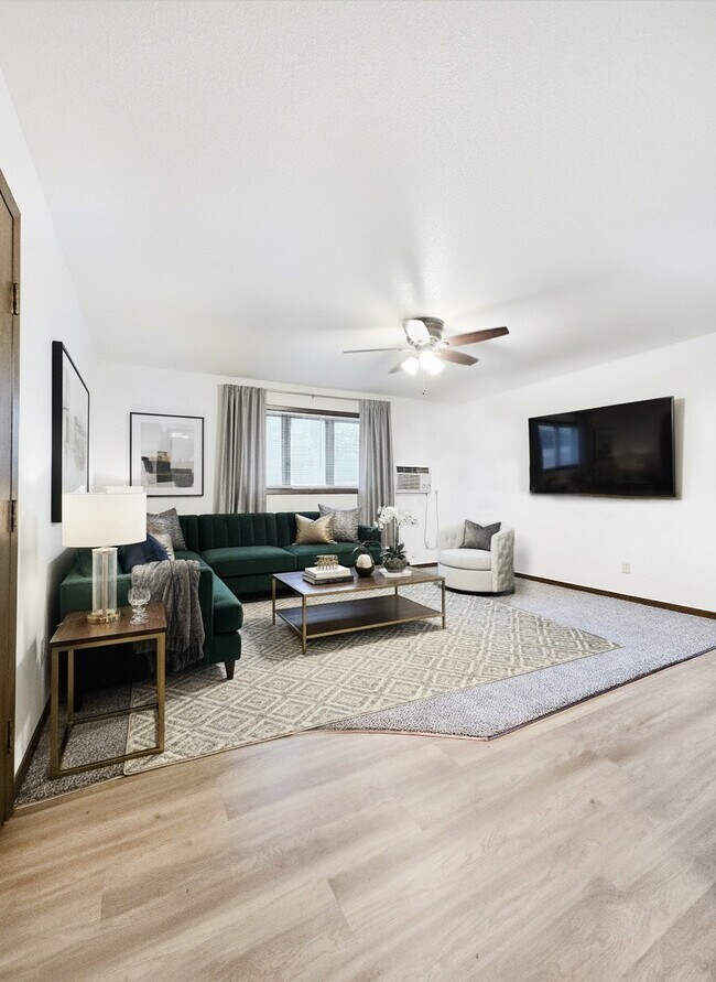 Remodeled 2-Bed, Available Sept