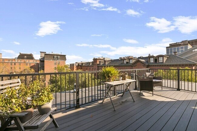 32 Concord Sq Unit 20