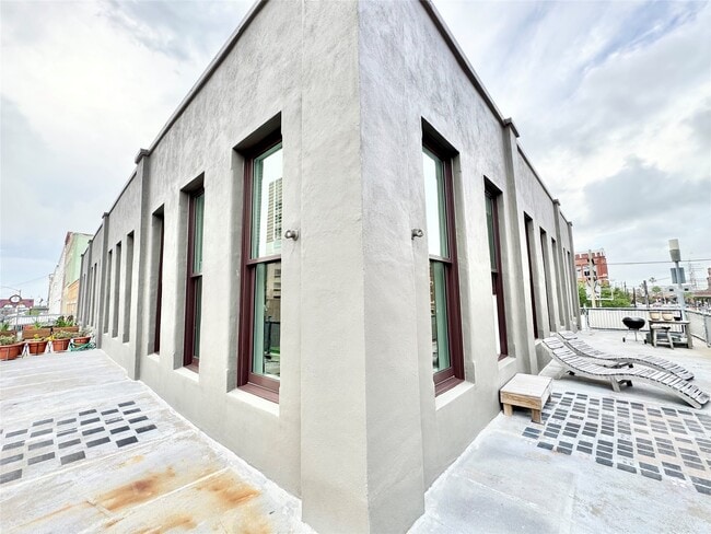 Building Photo - 219 22nd St Unit 1