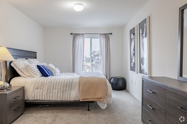 2BR, 1BA - 960SF - Primary Bedroom