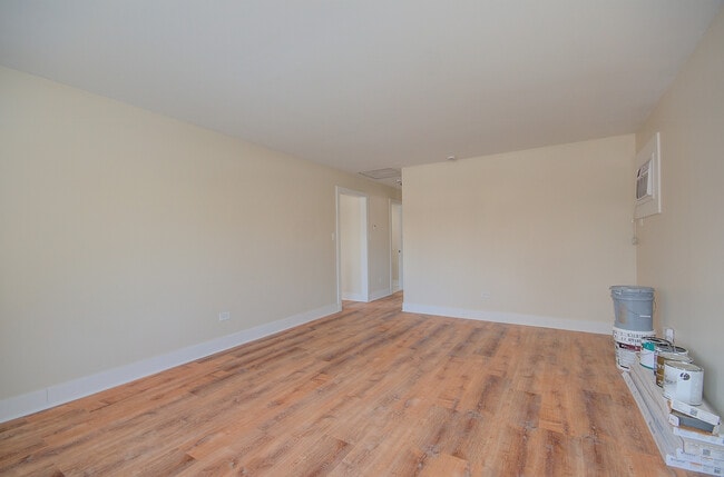 Photo - 18634 Bernadine St