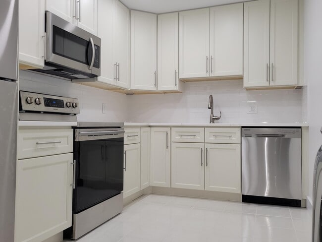 Building Photo - 733 SE 1st Way Unit 303 Rental