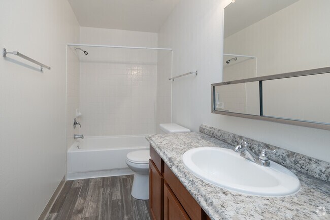 1BR, 1BA - 624SF - Bathroom - Altamira Apartments