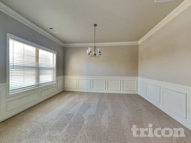 Photo - 208 Evergreen Way