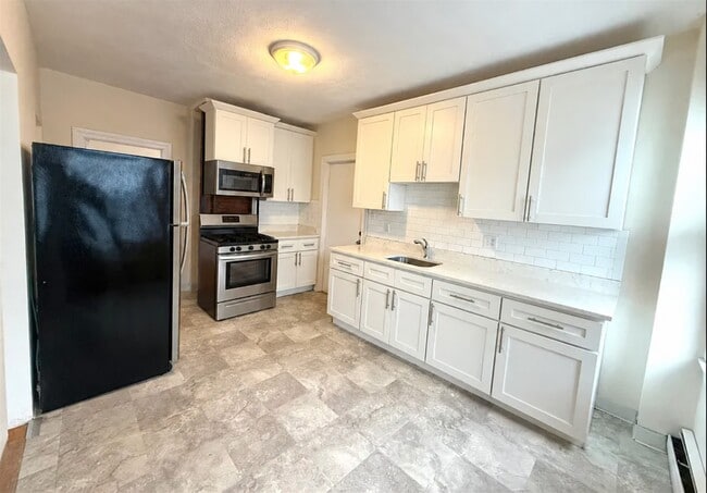 66 Morton Ave Unit 2