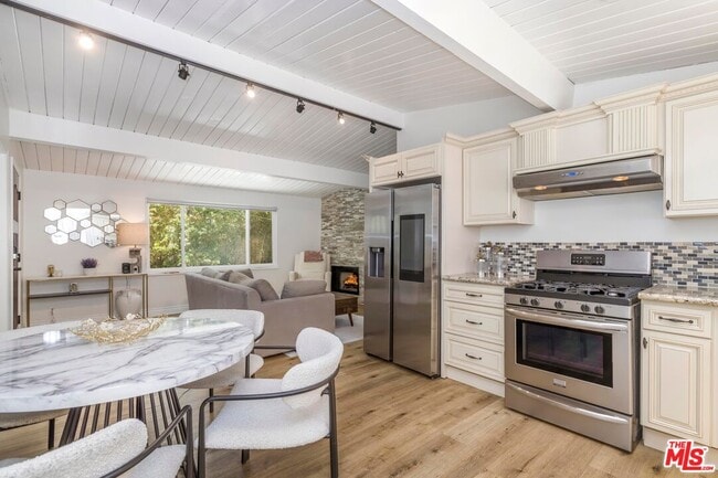 Photo - 8876 Wonderland Ave